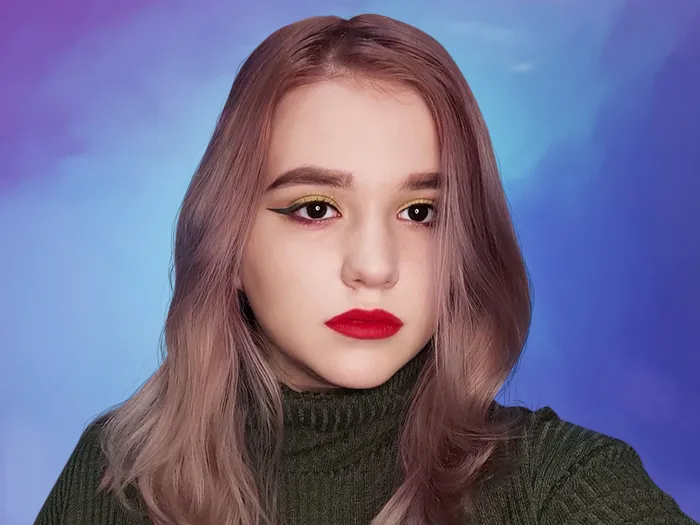 Фэллон Акола