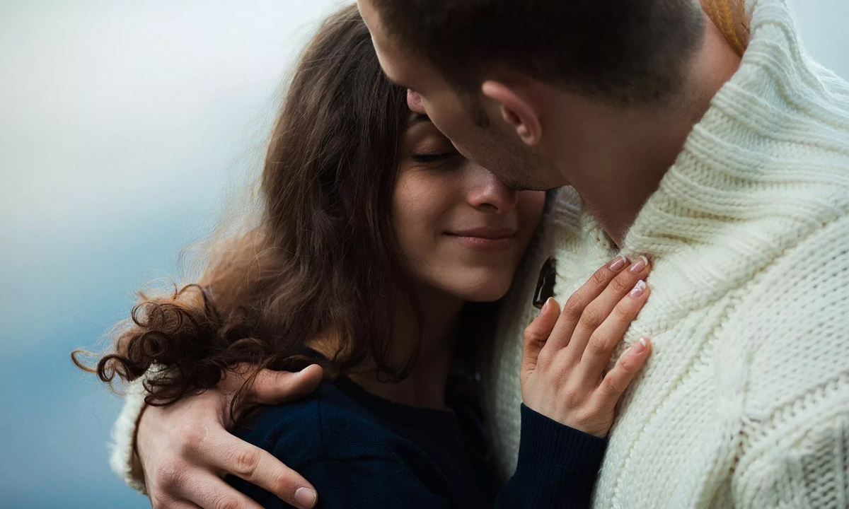 Он мне очень нравится, но я сомневаюсь в его чувствах