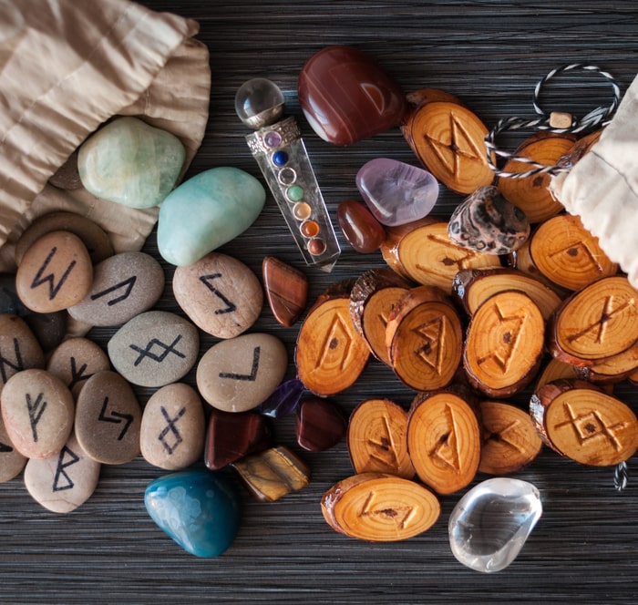 Рунический став на отношения